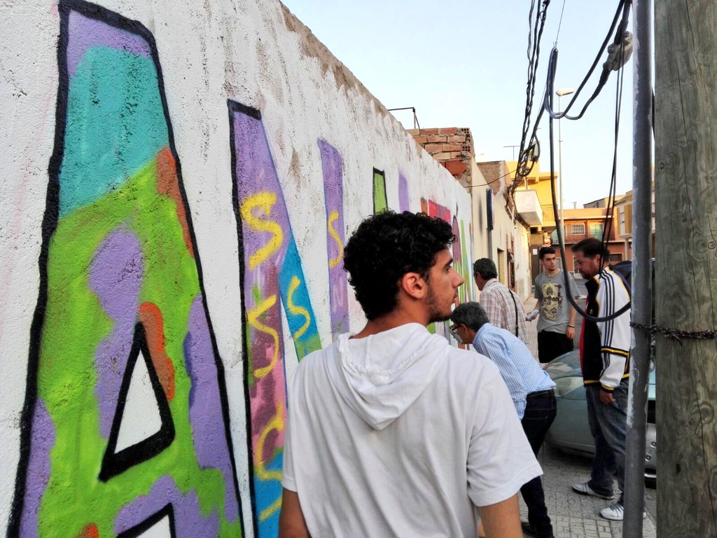KCFonkie's tweet photo. @hamgeoart &amp; @PingaElFonk_KCF con los chavales dl barrio de #SanAntón en Taller de Graffiti #MuchoMasMayo #Cartagena https://t.co/UlckPT04m3
