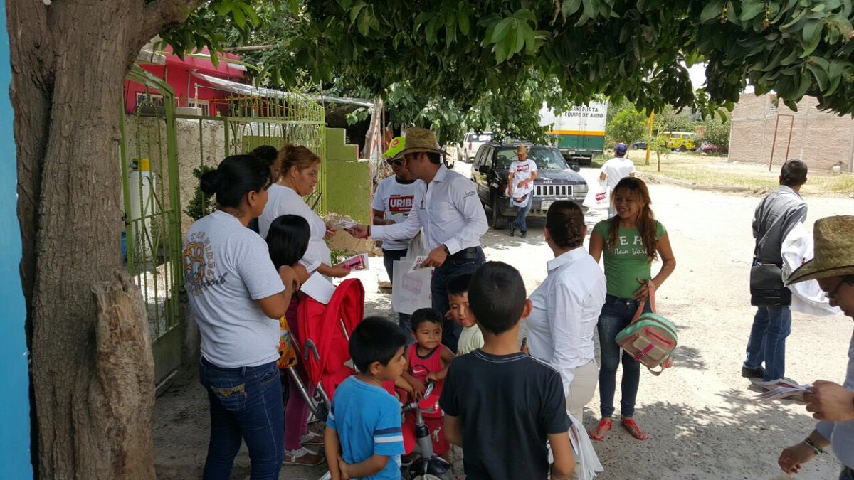 gdeloya's tweet photo. El #12Distrito sabe que puede confiar en @sergio_uribe_ y @EVillegasV por #UnNuevoProyecto para #Durango https://t.co/SkSyz5CLCP