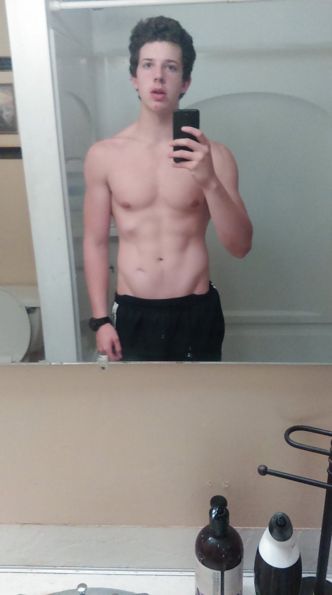 Also this is the evening after I weighed 170  abs r coming in little by little. #cuts #fitfam #fitlife #goinamakeit