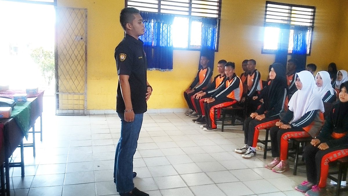 Tetap berikan yang terbaik biarkan Allah yang akan menganti nya. 😃