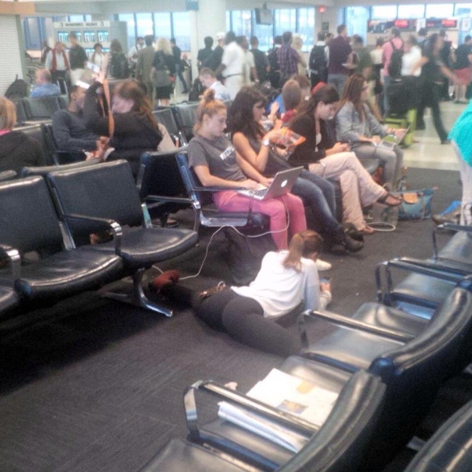 Altase_'s tweet image. Just waiting to board my flight, it's so packed today