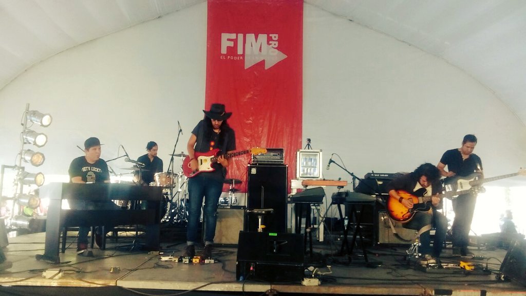 conciertosgdl's tweet photo. ¡Ya comenzaron los showcases de @FIMProGDL! Estamos disfrutando a @ThePolarDream en la Rambla Cataluña. https://t.co/Rmlf1JR0sp