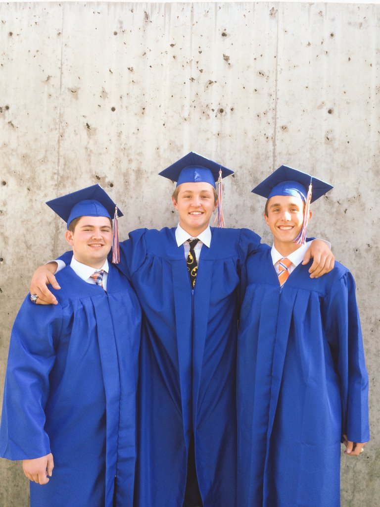 emoodz23's tweet photo. T-Birds for life! 🔷🔶🔷🔶 Class of 2016💙 https://t.co/qKuA8NyvNO