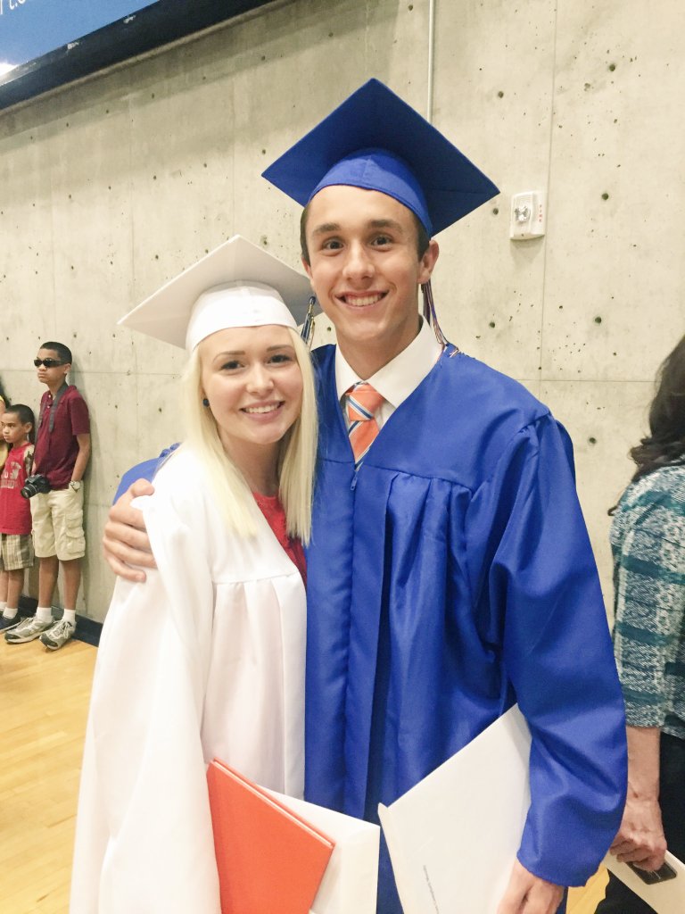 emoodz23's tweet photo. T-Birds for life! 🔷🔶🔷🔶 Class of 2016💙 https://t.co/qKuA8NyvNO