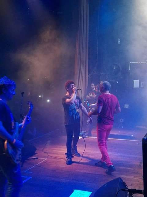 Soolmilagroos's tweet photo. El pity anoche se subio a cantar con superlogico !!!! Geniooooooo 👏 https://t.co/Ng7IuAk25V