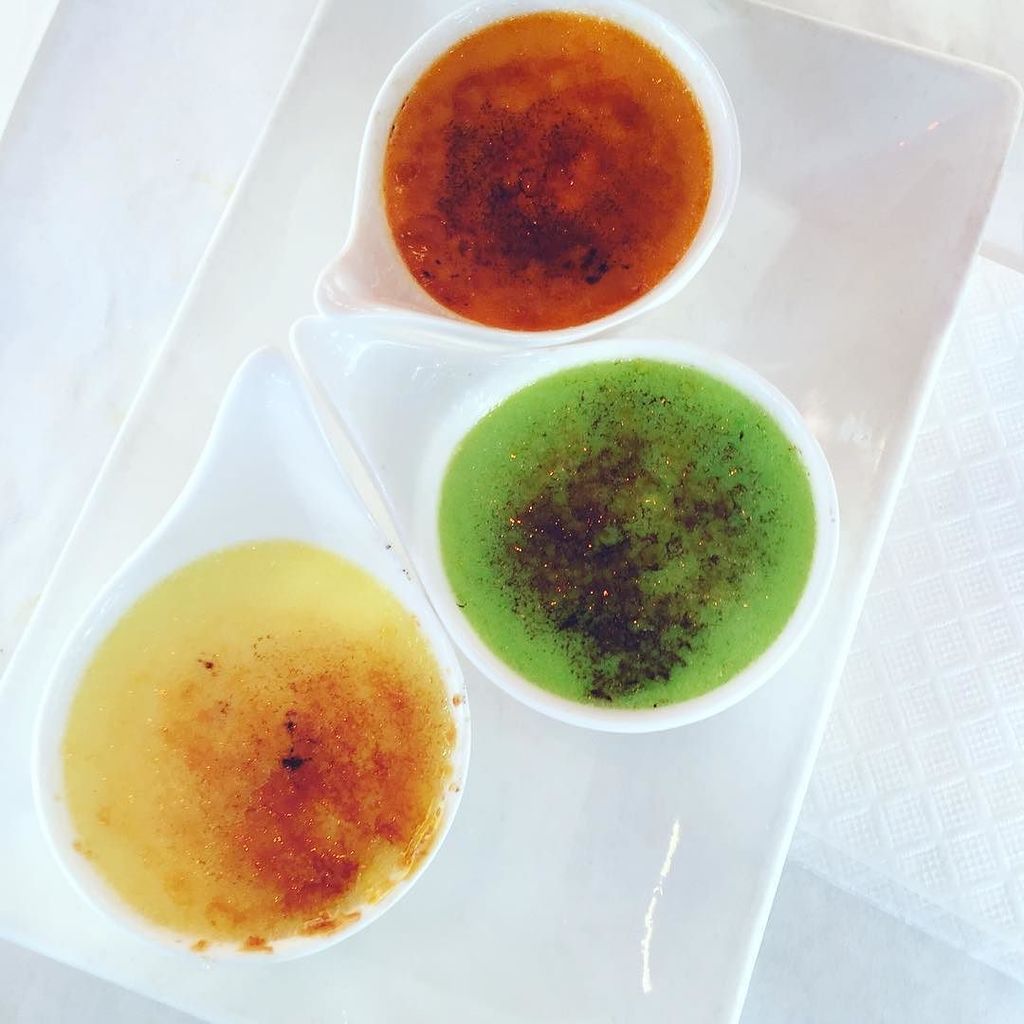 E_GallegosMejia's tweet photo. My happy hour #dessert 🍮🍴
#happyhumpday #cremeburlee #thai #wednesday #food #adventure #foodie #foodporn #hellskitc… https://t.co/pagB1Rq3k4