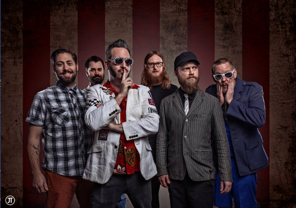 zonaderuido's tweet photo. Sonando @ReelBigFish skatanic #Zonaderuido Música para tripear hasta las 10pm con @luis_vrock y @carlostrap23 https://t.co/VpRGBJtj1d