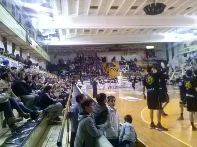 JavierMaretto's tweet photo. Que linda esta la cancha de Libertad. Liga.nacional y play off que mas pedir !!!!???? https://t.co/2NGkpv9Y4Q
