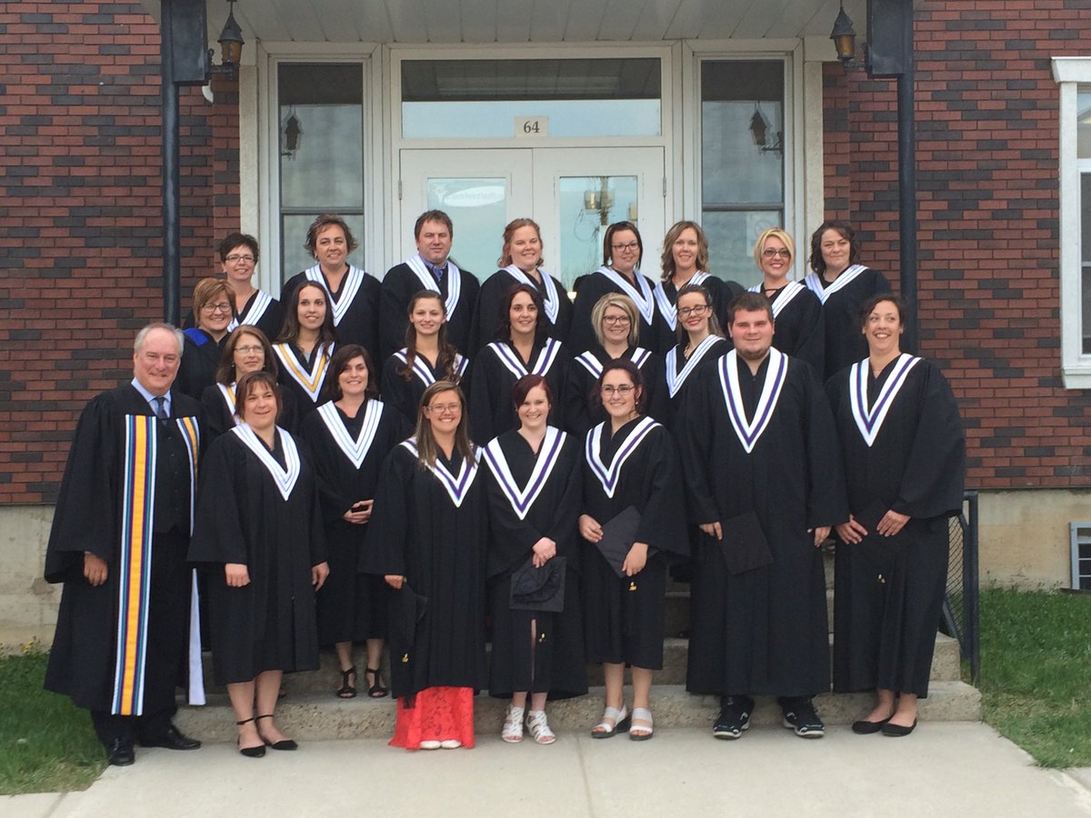 collegeboreal's tweet photo. Félicitations aux diplômées et au diplômés @collegeboreal @Hearst https://t.co/A0Za3CGi8A