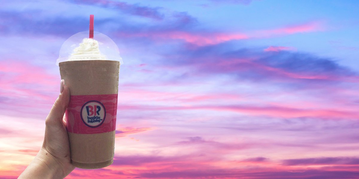 BaskinRobbins's tweet photo. A Mom’s Makin’ Cookies Blast makes a picture perfect. #Sunset https://t.co/YP8T4AKrOJ