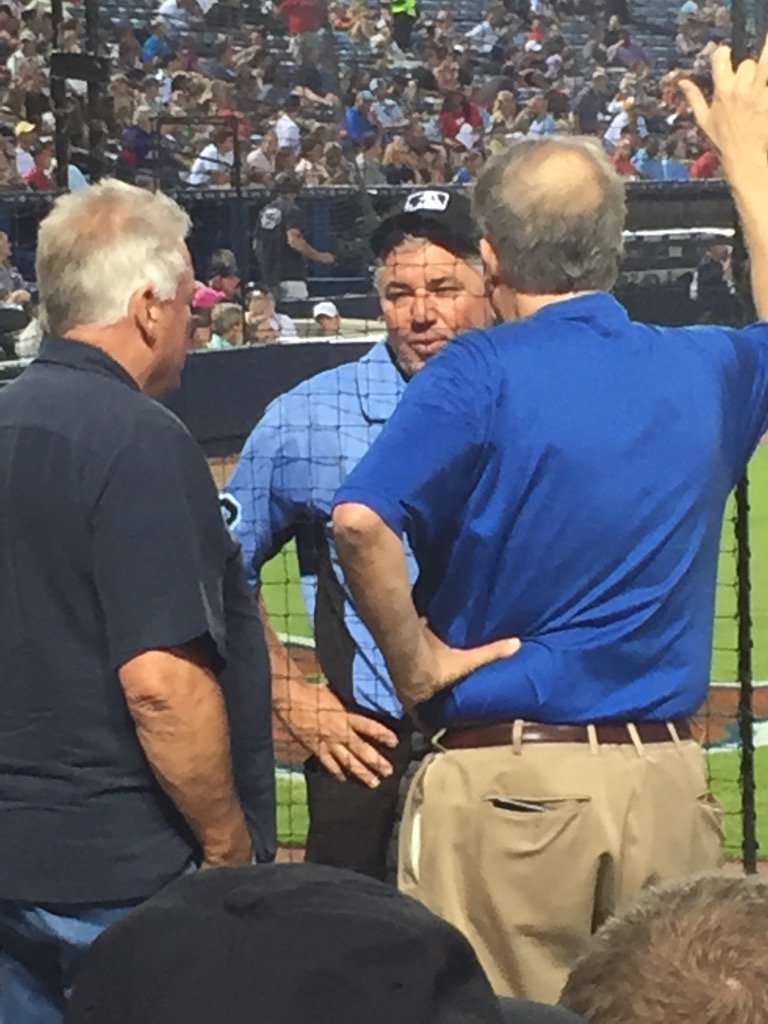 #TomHallion chatting up fans between innings in Atlanta @UmpireEjections