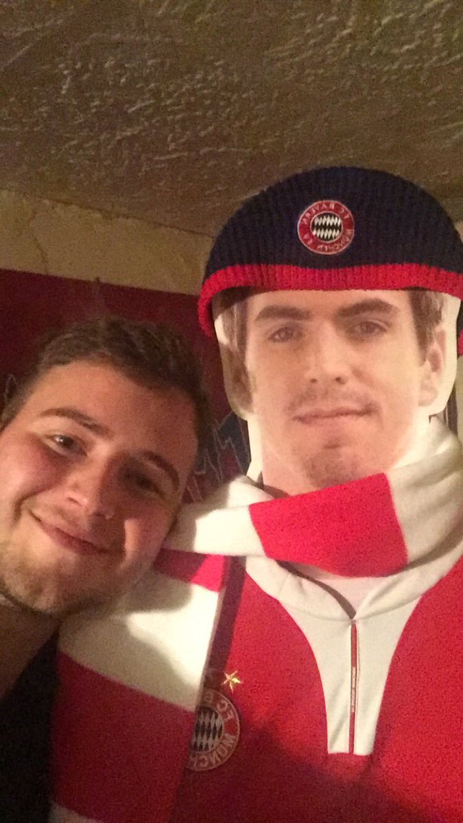 Thatguyfromwww's tweet photo. #meinfcbayernselfie @FCBayern @philipplahm 😄😄 https://t.co/JKXN9oMDSV