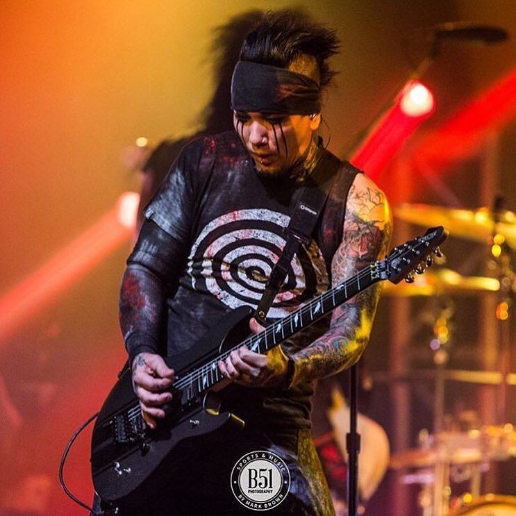 ASHBAfansAUS's tweet photo. If you play from your heart you will touch others! @sixxam by djashba https://t.co/EtjDmJdGIf