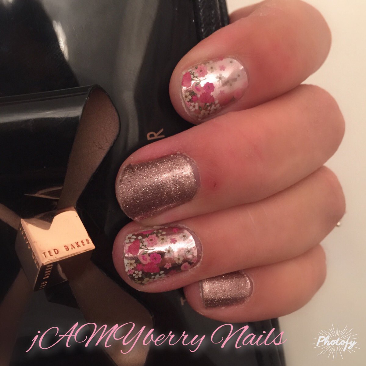 jAMYberryNails's tweet photo. #floralfusion #rosegoldsparkle #tedbaker #pretty #nails #jamberry #jamberryuk #flowers #gold https://t.co/IGlIY9Z9R4