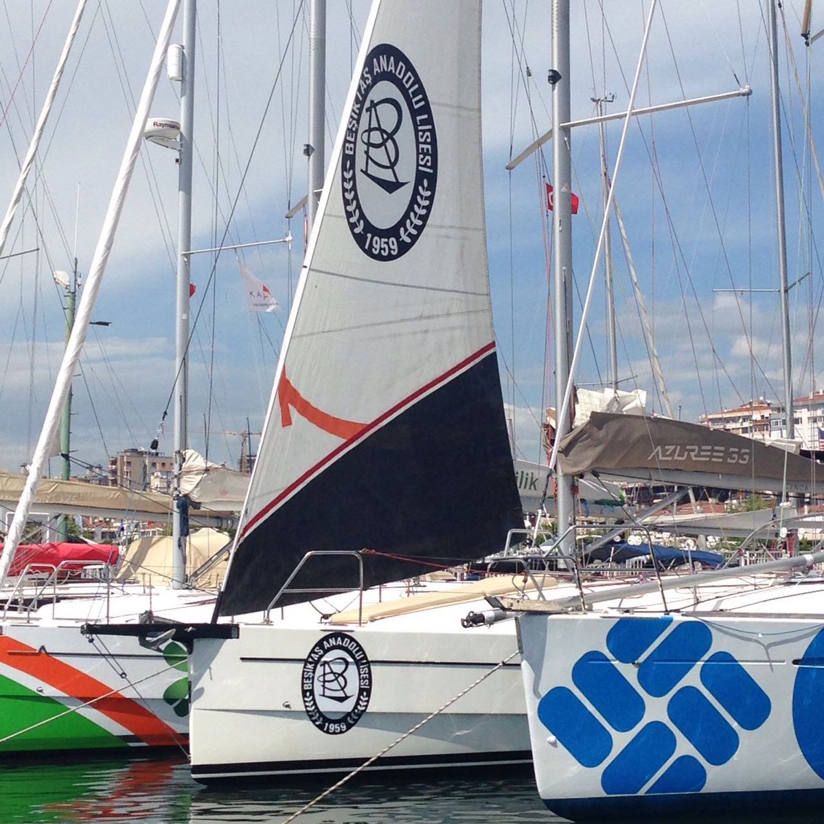 Yarışa katılacak Beşiktaş Anadolu Lisesi Yelken Takımımıza başarılar dileriz.