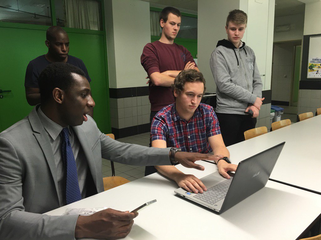 yroosel's tweet photo. Pitch preparation for #ioebe hackathon at #odisee brussels with #ciscoNetacad https://t.co/pspCXHJ2Hn