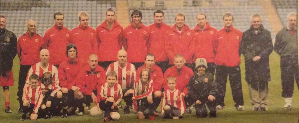 ctkfc1946's tweet photo. This Sat 21st May 07/08 side v the current squad, Bablake Playing Fields 3pm KO #StJohnAmbulanceOnStandBy #CTKis70 https://t.co/6Ztna37Xcw
