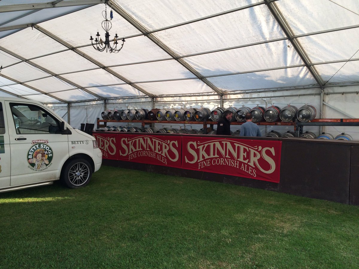 FLEETAleFest's tweet photo. @skinnersrepang1 delivering our last barrel of ale. Thank you @Skinnersbrewery https://t.co/URQjxHSM3P
