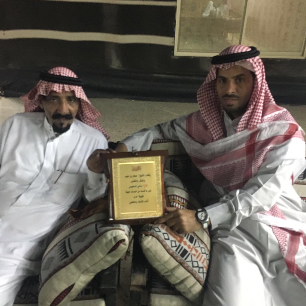 bn_dhem's tweet photo. الشيخ / مبحل بن دهيم                                           يكرم الشاعر / سامي السحيمي https://t.co/LZhBV1ott7