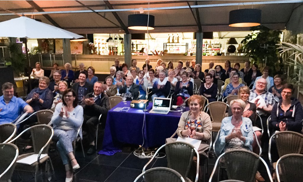 LucColemont's tweet photo. Merci #Lokeren, dankbaar publiek bij #Interflower vr @StopDarmkanker lezing! #samensterk ๐๐ https://t.co/ogxH4dZ7Va