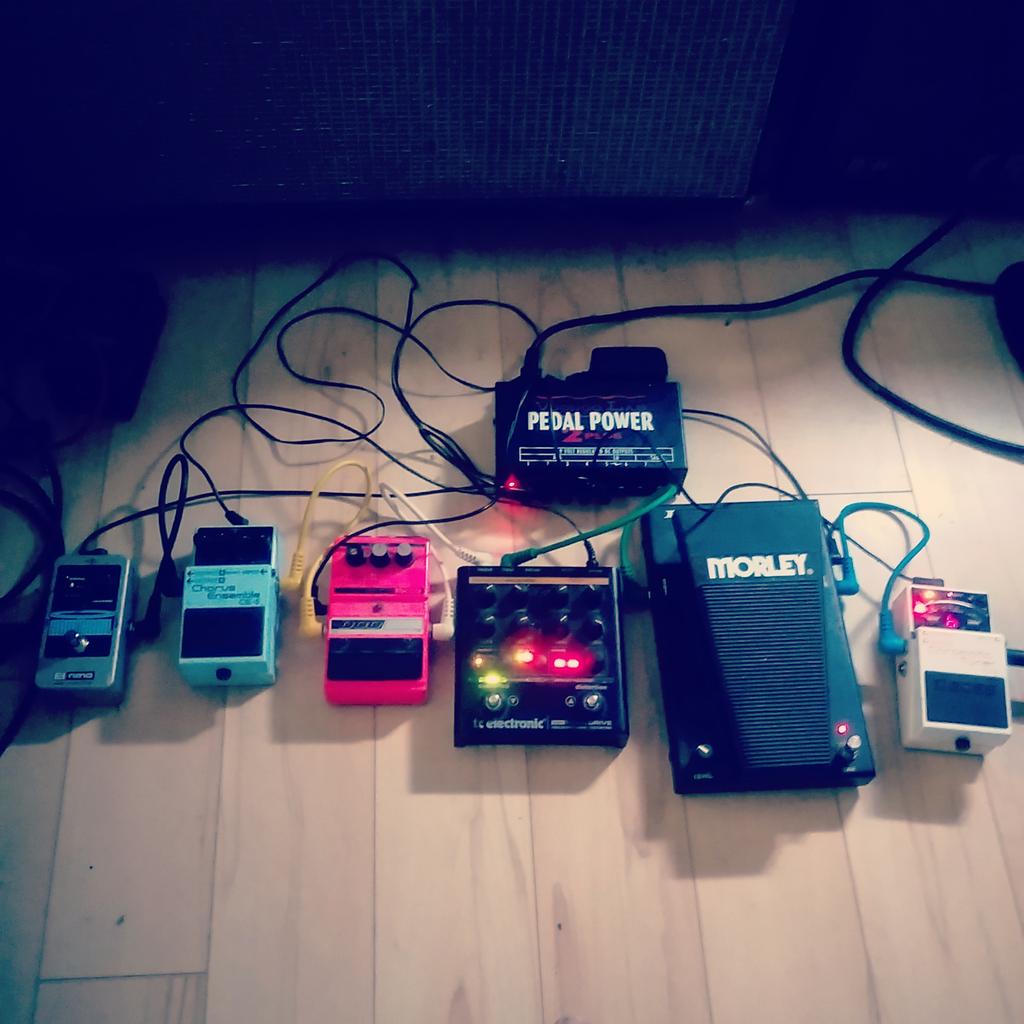 DERPrjct's tweet photo. L-R @EHX #holygrail @BossFX_US #CE5 @DigiTech #thashmaster @tcelectronic #NDR1 #MorleyPedals #PBA2 #TU2 @Voodoo_Lab https://t.co/BiXAiDZ7rn
