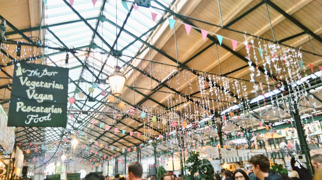 laetitiaconde's tweet photo. There's no better way to spend a Wednesday evening! @NationalBelfast @StGeorgesMarket #SPARBQ2016  #TwilightMarket https://t.co/5w83zHvnJk