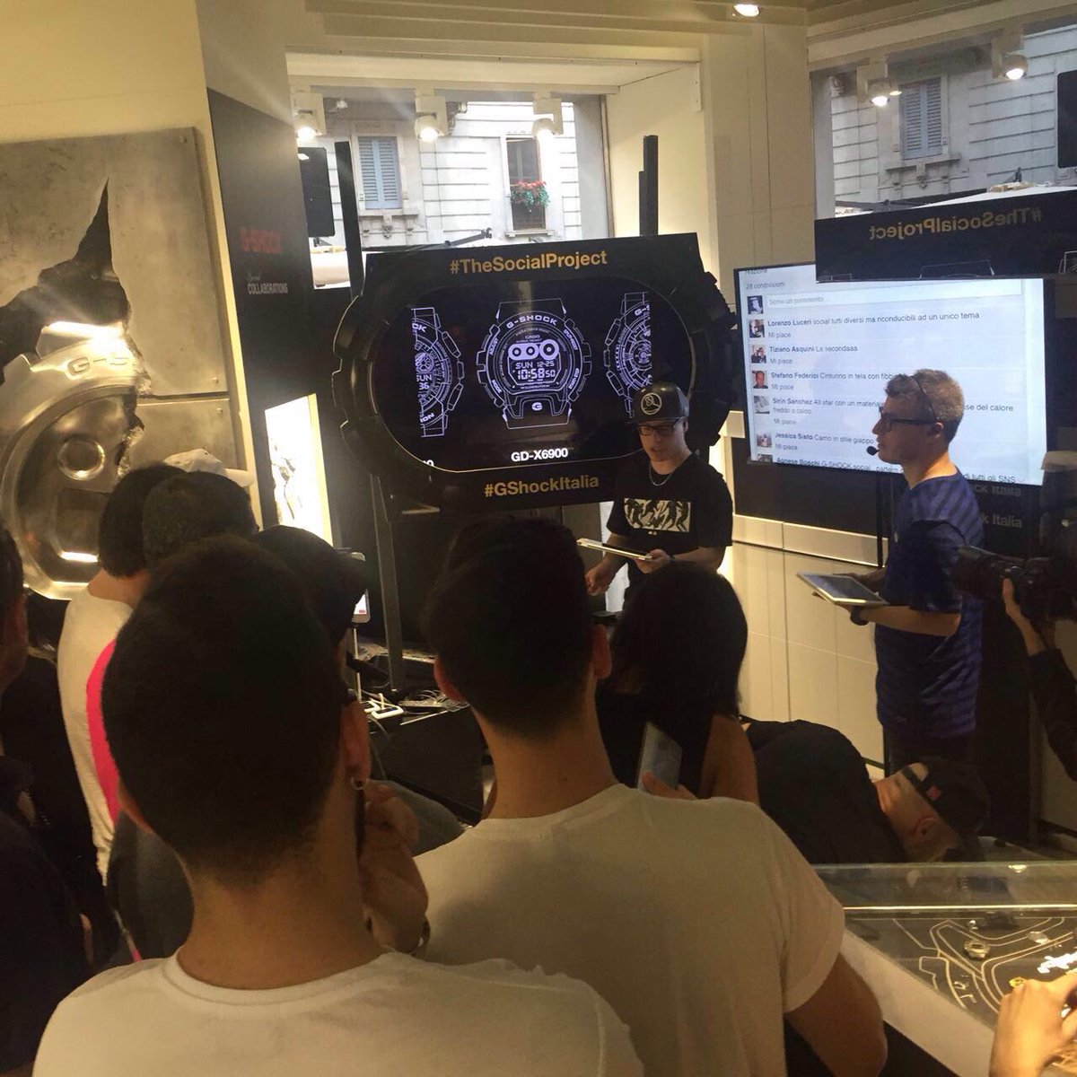 bobos's tweet photo. Mentre a Milano #TheSocialProject #GShockItalia @GShockItalia https://t.co/3XwiiN08TR