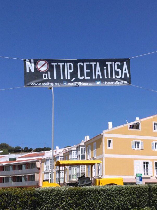 MenorcaNOalTTIP's tweet photo. As Mercadal ja hi penja una proclama: #MenorcaNOalTTIP! #niTTIPniCETAniTiSA! @NOalTTIP @CATnoalTTIP https://t.co/y3uB8GGOtR