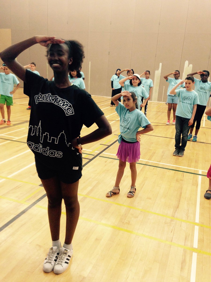 MonsieurBoris's tweet photo. Impro, musique, danse et contes pour les élèves de l'élémentaire de la région de North York aujourd'hui!@CSViamonde https://t.co/sCPTHpz1Qp