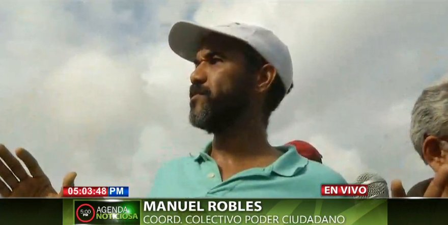 cdn37's tweet photo. #AgendaNoticiosa: Colectivo Poder Ciudadano realiza cadena humana frente a JCE en rechazo a las pasadas elecciones https://t.co/ncN9fGWrXJ
