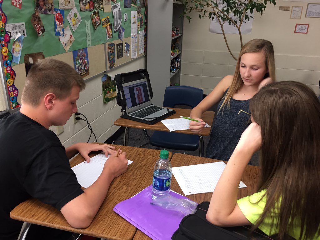 FindingX_Ervin's tweet photo. Ss teaching Ss...ThingLink, notes & homework. #3DVolume #Ervinsdayoff @LakeDenoon https://t.co/ra0S6PEWMk
