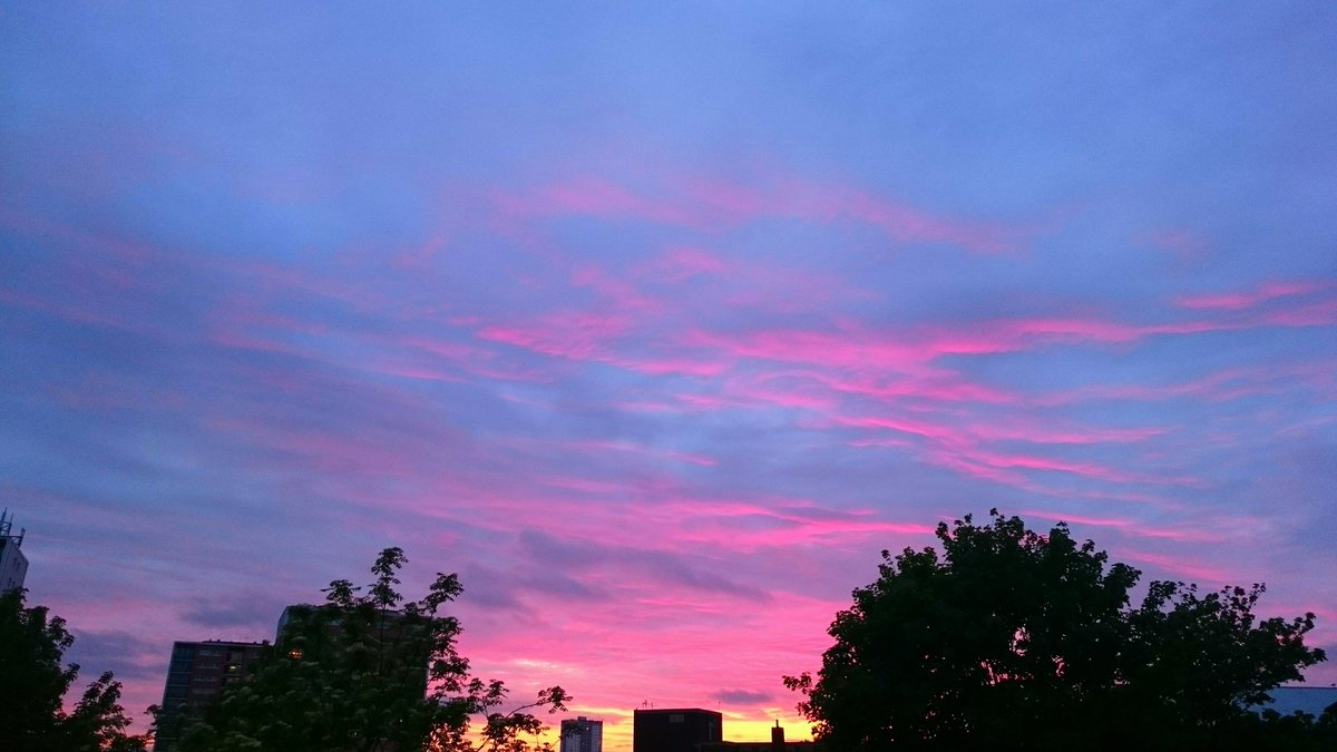 AndrewJOrr's tweet photo. Awesome sunset this evening!! 😍 😍 😍 #sunsetwatching #sunset #evenings #sunsetready #sunsetchords https://t.co/vAGvGEHo6Y