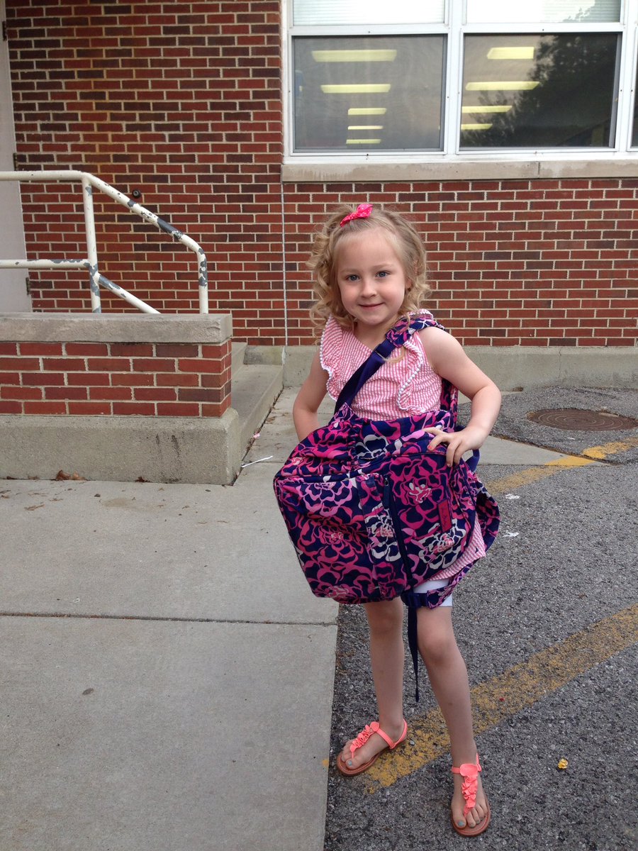 1katelinsmith's tweet photo. Stopped by Kenwood for awards' assembly for Kale. #fantasticfriendaward #friendtoeveryone #proudmom @mrsnicholsBGCS https://t.co/I5zI2wS36D