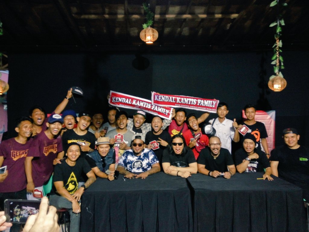 Sisa sisa kesenangan kita yg kedatangan sang idola dikampung halaman Big thanks <a href="/endanksoekamti/">ENDANK SOEKAMTI</a>