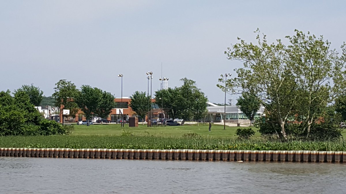 BrookeH_DC's tweet photo. View of the beautiful @RiverTerraceEC from the Anacostia River! https://t.co/hV3yIbzrfx