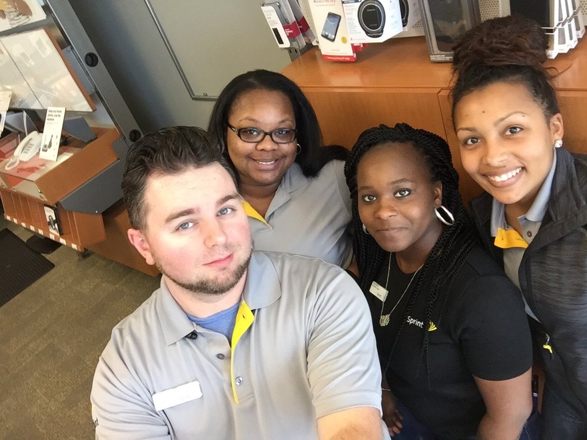 Store3168's tweet photo. Come join us Saturday! My team is the best!  #SprintSaysThanks https://t.co/mzsGWc8DqG