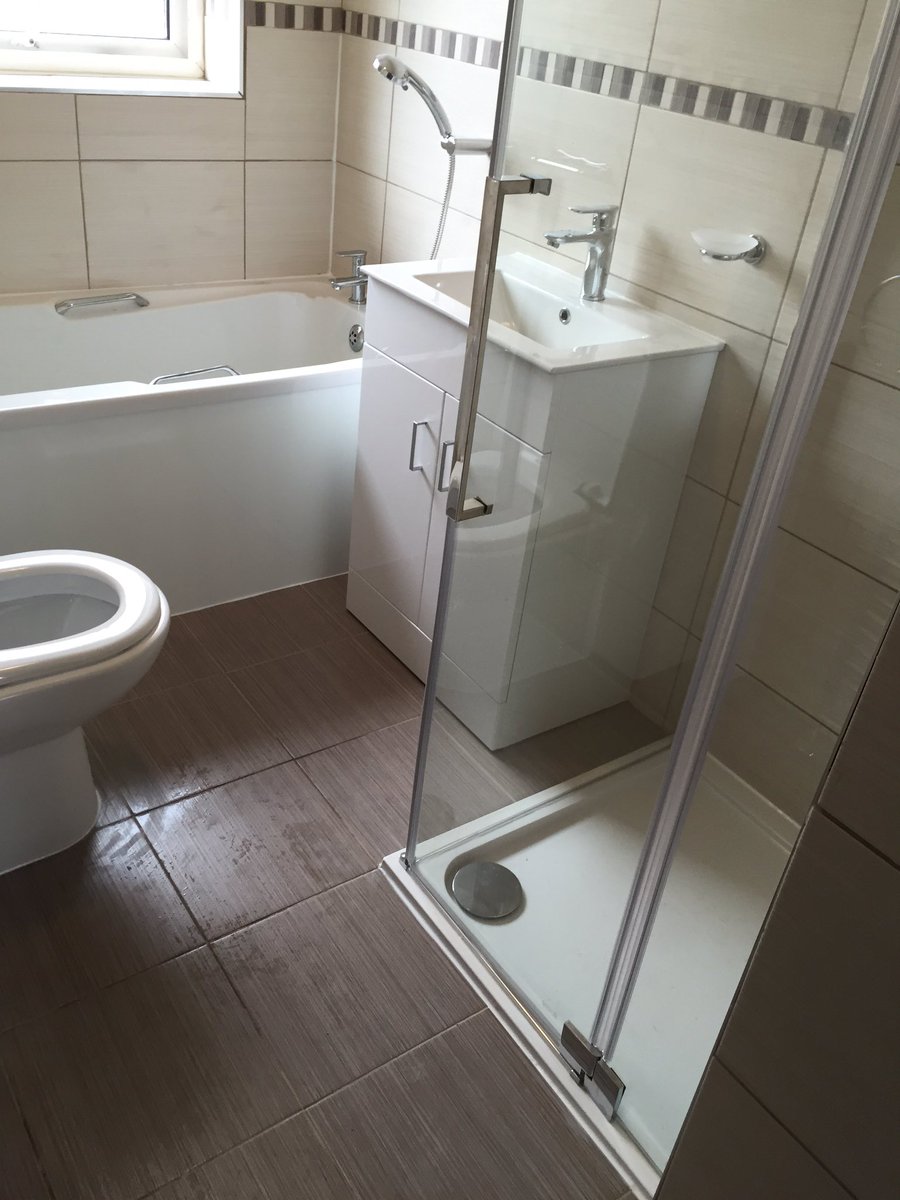 mattystabs03's tweet photo. Bathroom just been finished, before and after photos, message my for any free quotes 🚿🚽🛁 https://t.co/wp18EOV8hv