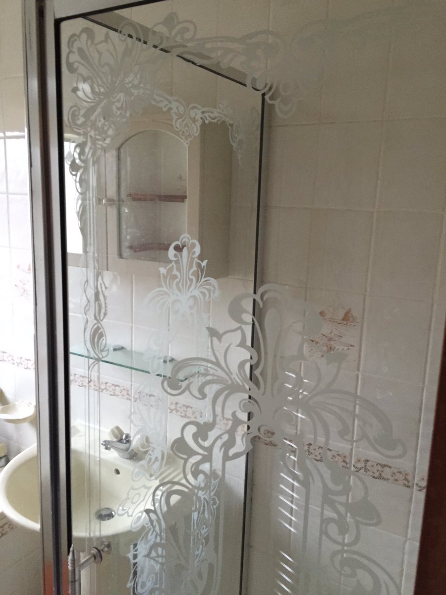 mattystabs03's tweet photo. Bathroom just been finished, before and after photos, message my for any free quotes 🚿🚽🛁 https://t.co/wp18EOV8hv