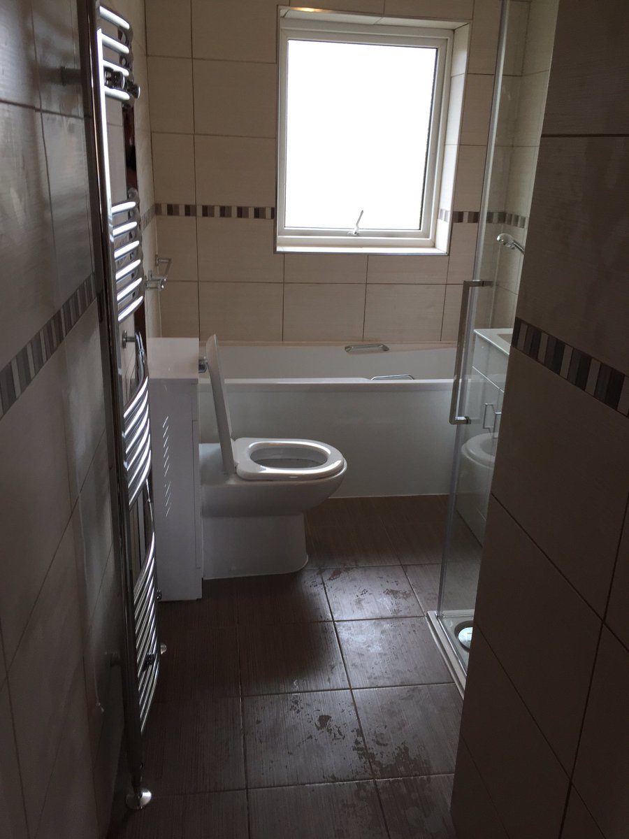 mattystabs03's tweet photo. Bathroom just been finished, before and after photos, message my for any free quotes 🚿🚽🛁 https://t.co/wp18EOV8hv