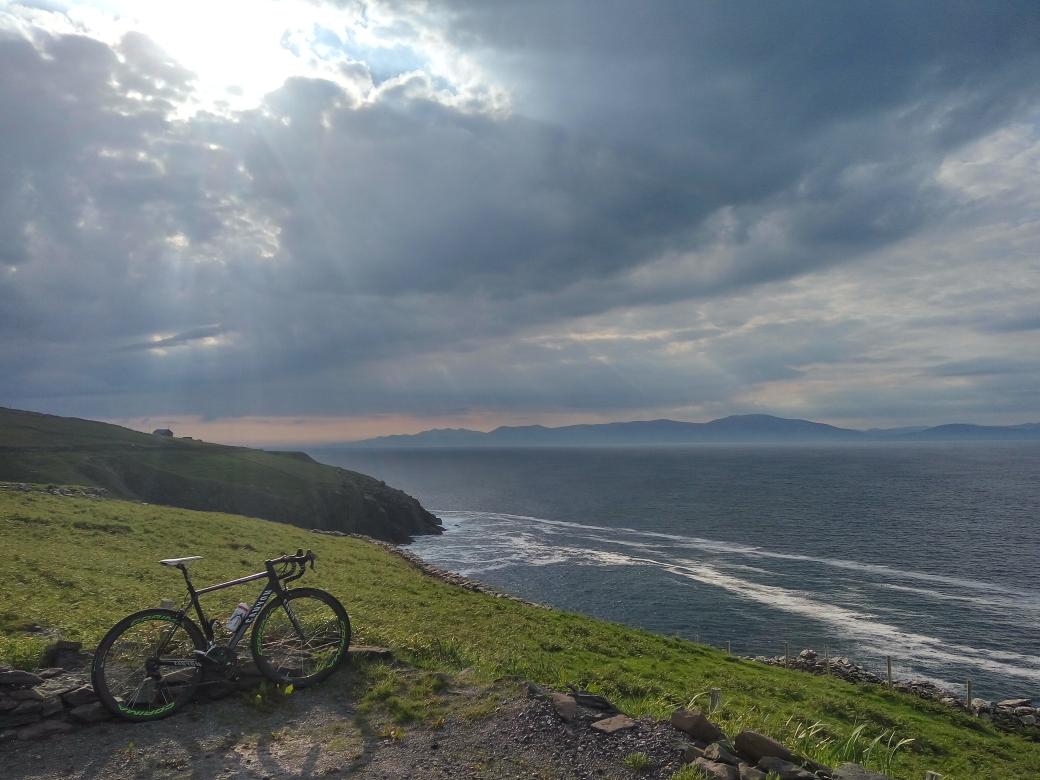 Easy ride with <a href="/canyon_bikes/">Canyon Bicycles</a> <a href="/CanyonFrance/">Canyon France</a> <a href="/corimawheels/">CORIMA</a> <a href="/campagnolosrl/">Campagnolo</a> <a href="/Elite_cycling/">Elite Cycling</a> #cycling #anpostras #eire