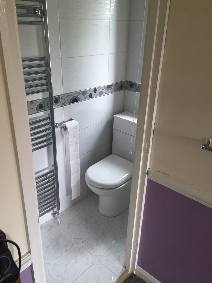 mattystabs03's tweet photo. Ensuite done very happy with it 👍🏼🚽🛁🛠🚿 https://t.co/Crhxpv85Gn