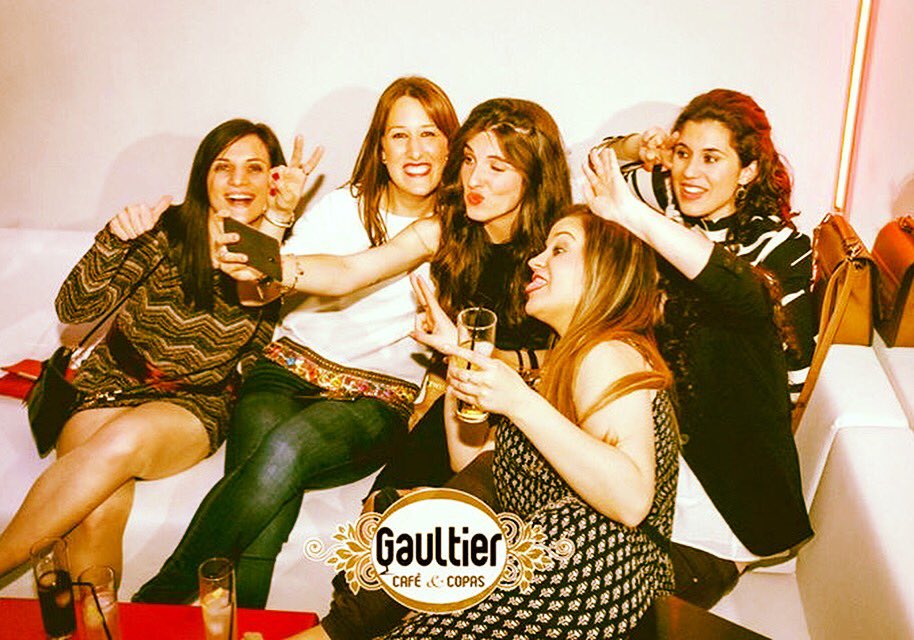 pubgaultier's tweet photo. Déjate llevar por la locura, la risa. Deja de lado las preocupaciones y baila, diviértete... #pubgaultier #party https://t.co/zgzoZLfyo7