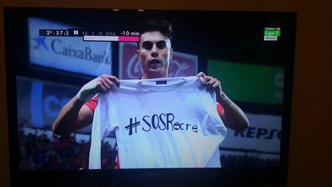 HuelvaOpina's tweet photo. "Gol de Jose Naranjo para el Nastic. Lo celebra con esta camiseta de apoyo al Recre" #SOSRecre https://t.co/55LiplqFqB