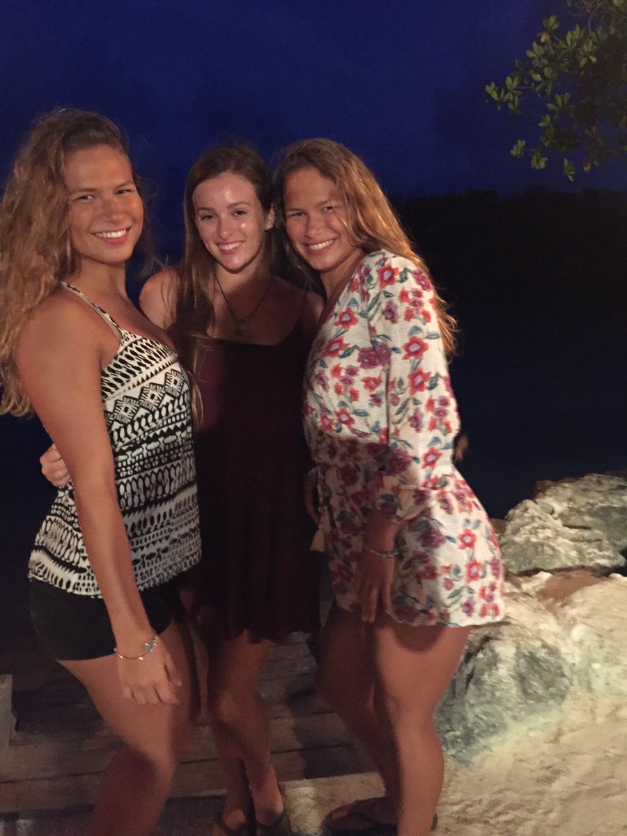 ala_zielinski's tweet photo. Happy birthday to my bestie ilysm❤️❤️❤️❤️😘 #sweeet16 https://t.co/IxtpfLSIKp