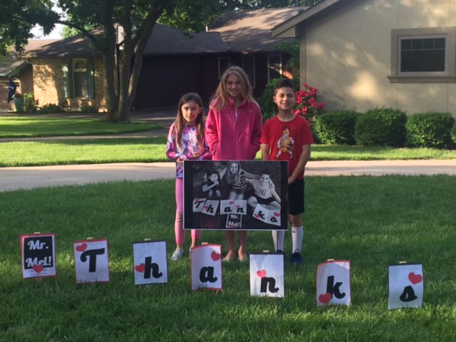 Retiring bus driver recognized by his students and families on last day of school. #r7proud ow.ly/Q8op300xMDO