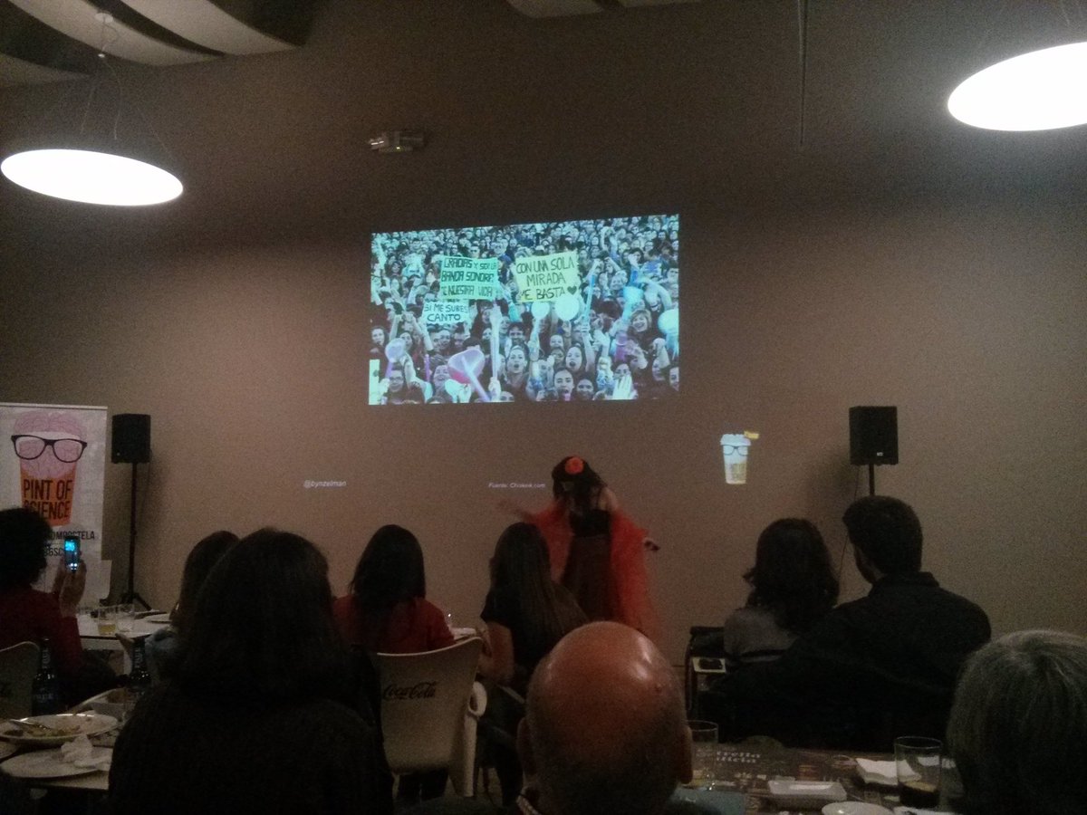 calfhtx's tweet photo. A última charla do #pint16scq en 2 fotos. 1° páxina 2 de 120 sobre ondas gravitacionais, 2° copla flamenca https://t.co/lrg3tlTfsa