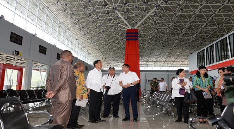 MelanesiaPapua's tweet photo. President @jokowi to build Seven Airports Next Years in #WestPapua #PapuaItuKita https://t.co/DC8SjIfrnK #PapuaID https://t.co/AzCjYJbpkP