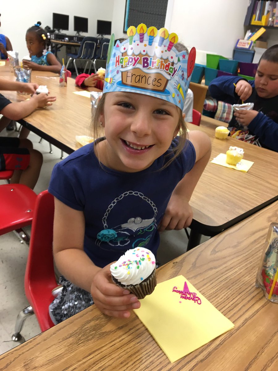 smcdevitt_MES's tweet photo. Celebrated our summer birthdays today... And I got to be "Summer Birthday Queen!" thanks to one of my sweet parents! https://t.co/OfiM5OjKmi