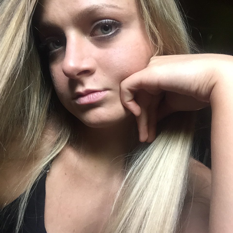 courtneyscoool's tweet photo. Ok wtf???? #whenurbffisaGODDESS #MYWCE #mypromdate #loml #forevandevcvvvv @kaileyschneid9 https://t.co/BMQwcgb4Y5