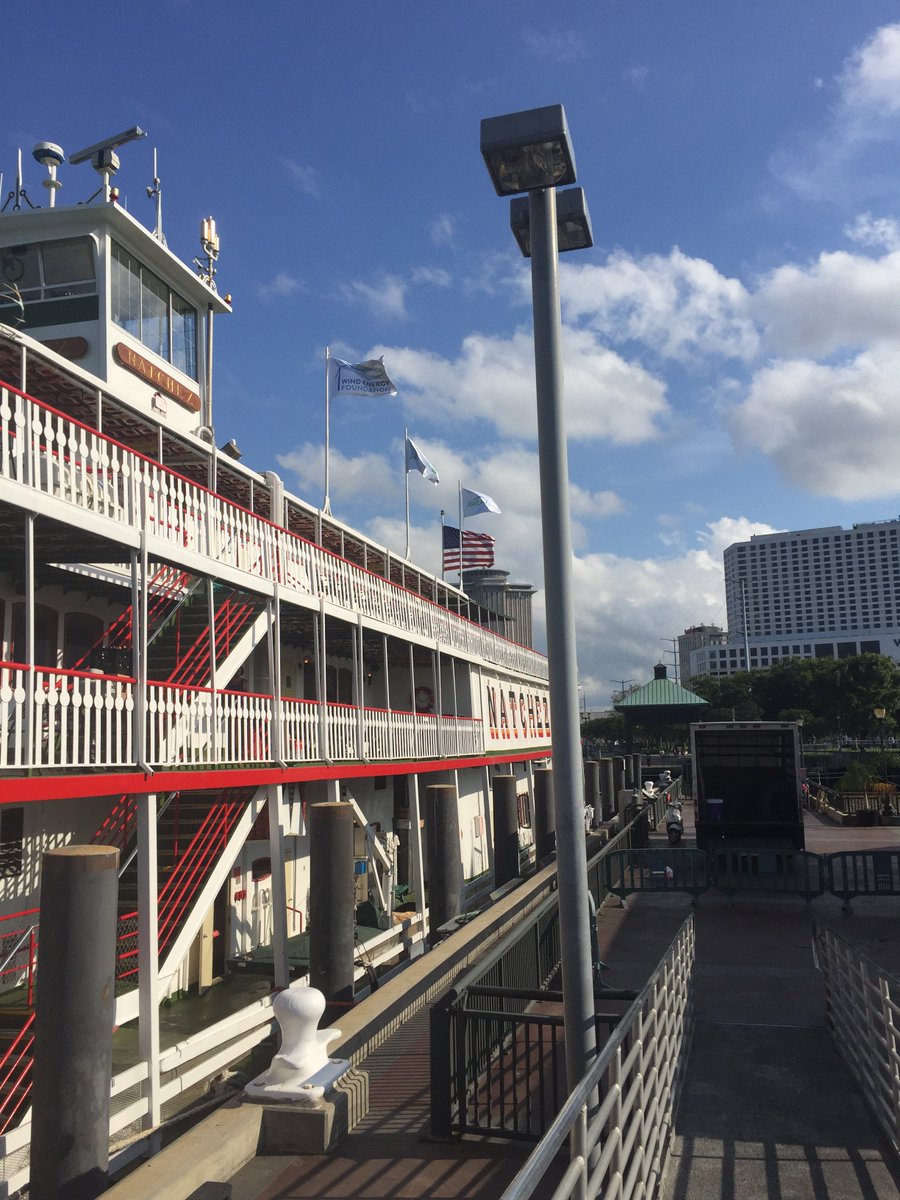 TheMacroGrid's tweet photo. Ready to celebrate on the Mississippi! #generationwind with @AWEA https://t.co/kKWYVTZssQ